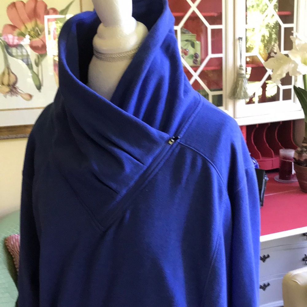 ZELLA FROSTY ASYMMETRICAL ZIP TOP SIZE 2X